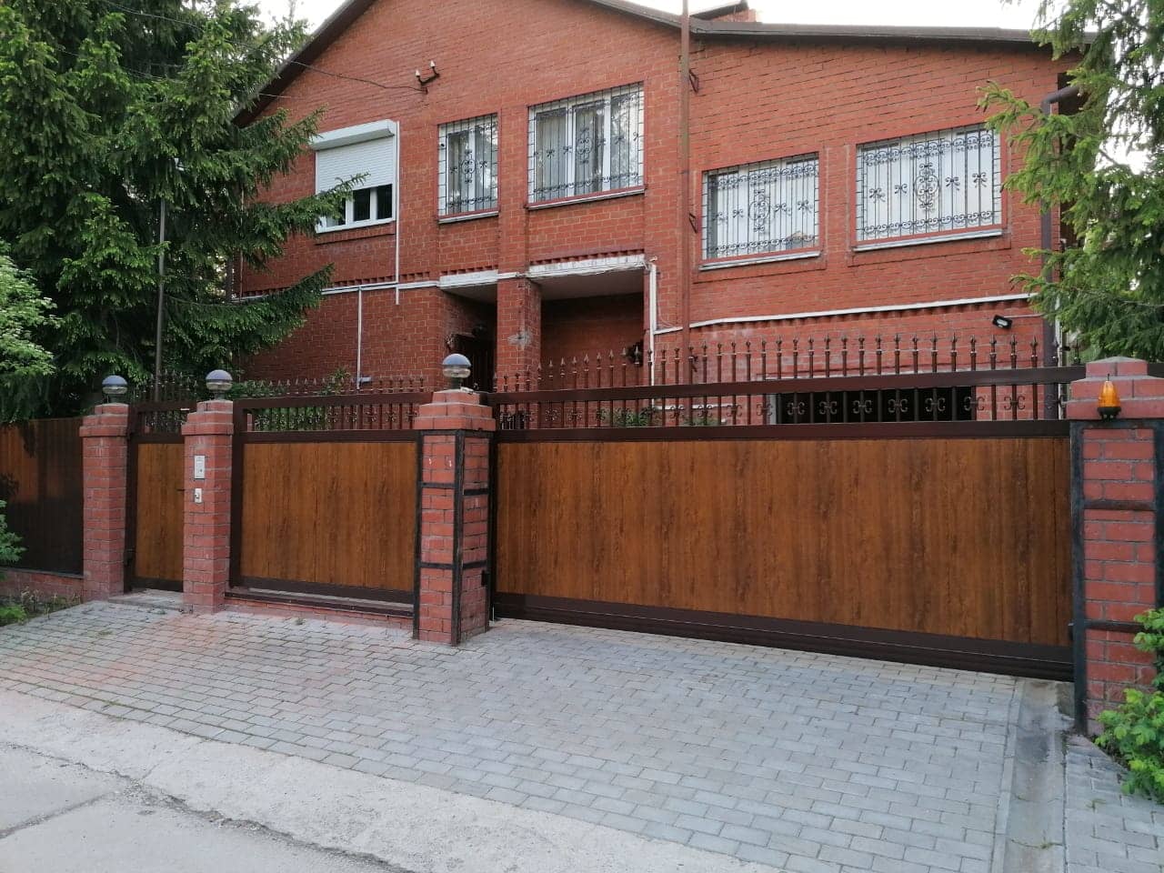 Уличные ворота DoorHan в Черкесске с установкой