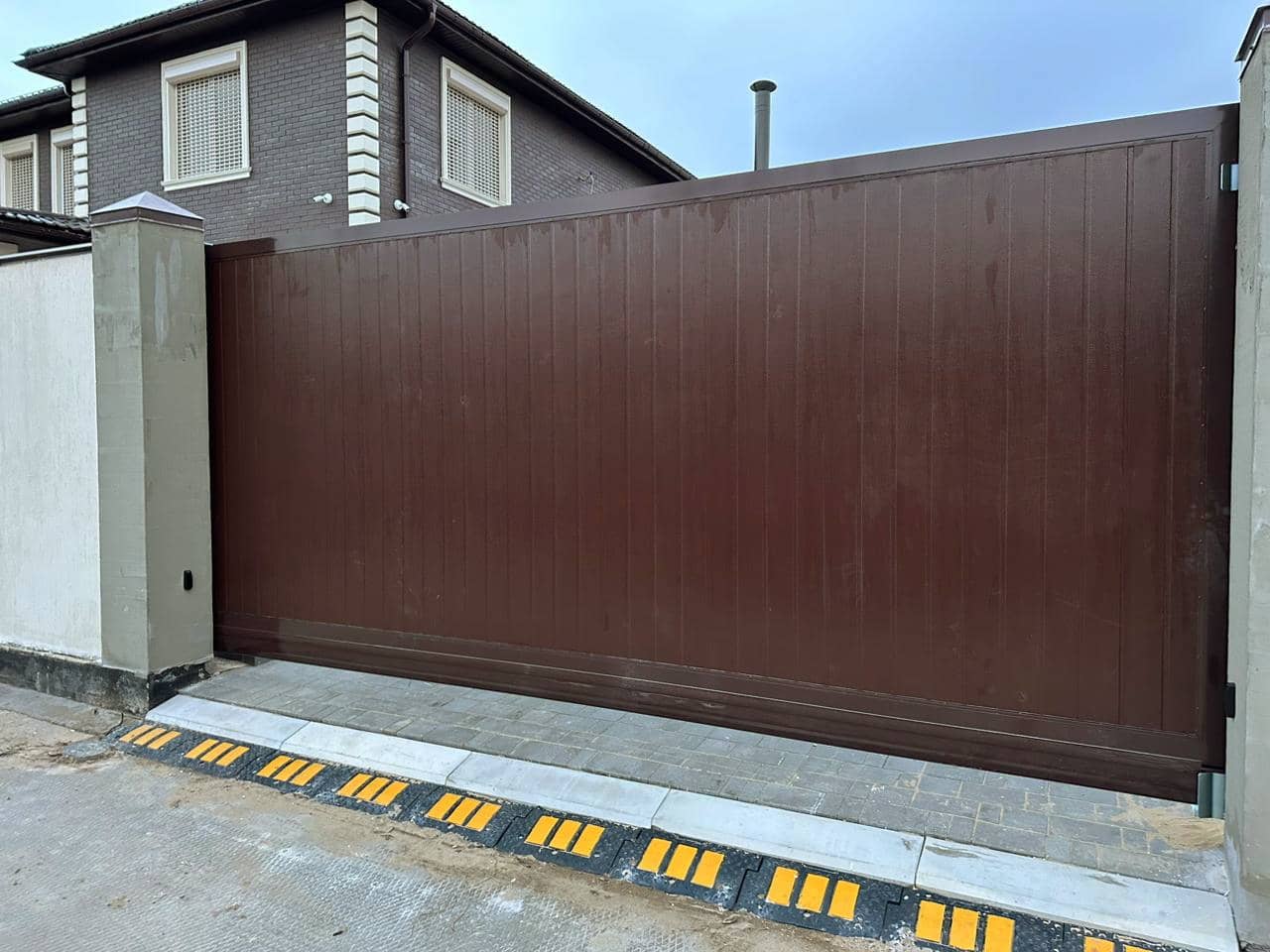 Уличные ворота DoorHan в Черкесске с установкой